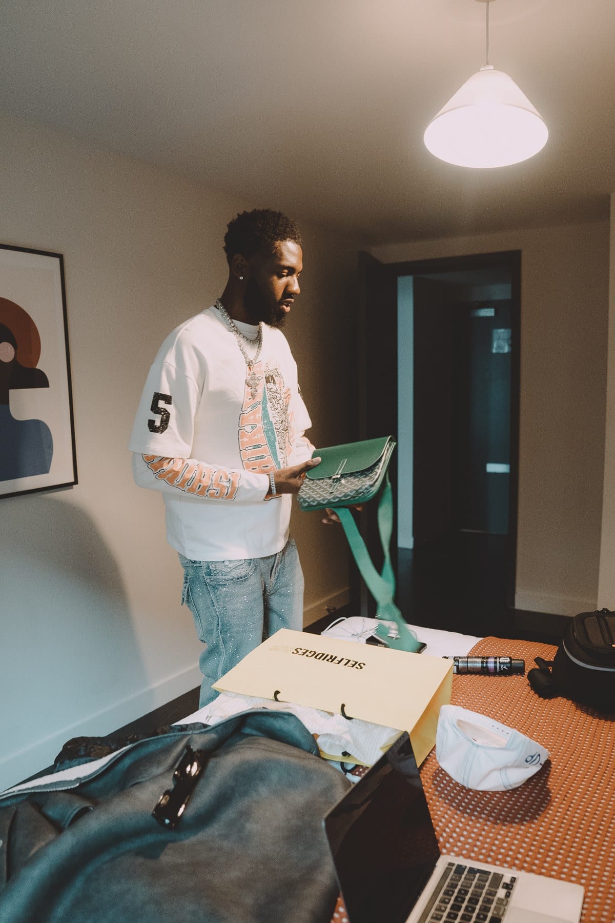 Julio Ade: Marlin Apartments